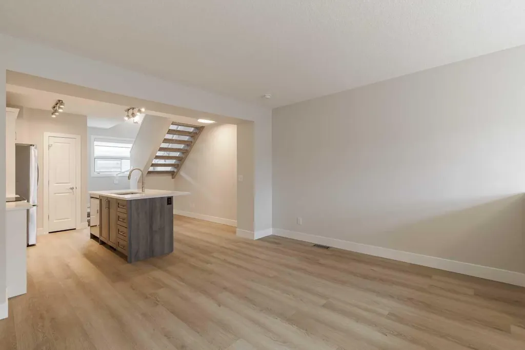 206 Aspen Hills Villas SW Calgary AB t3h 0H8