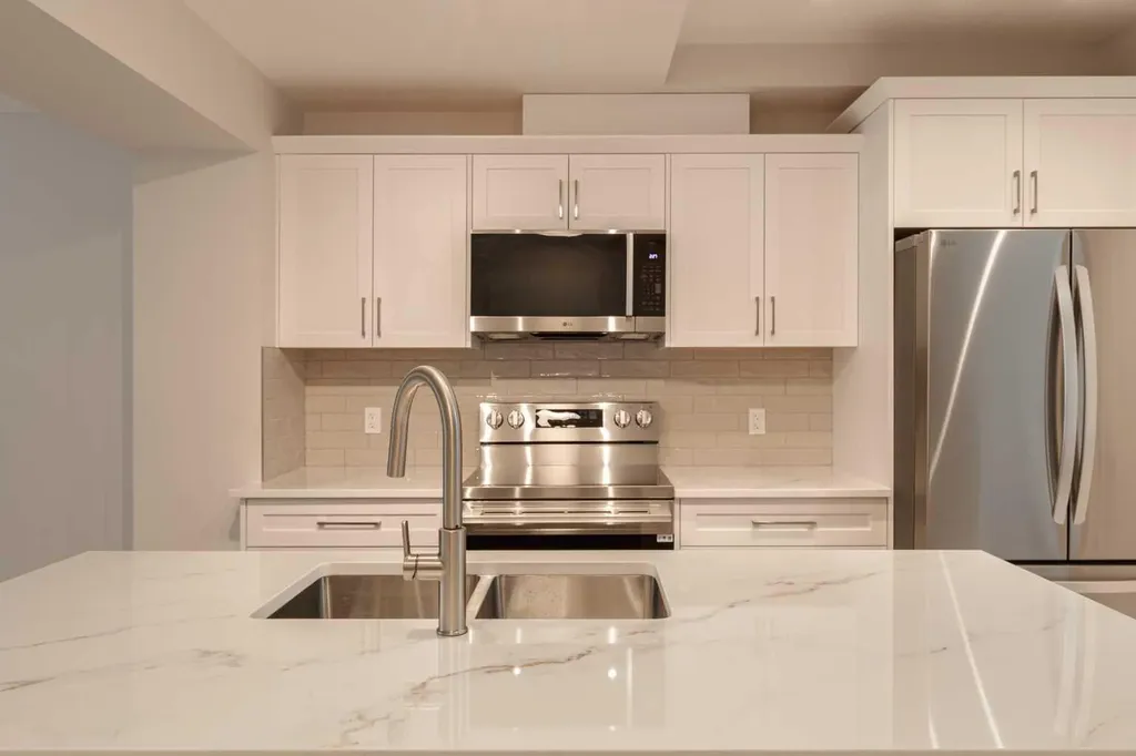 206 Aspen Hills Villas SW Calgary AB t3h 0H8