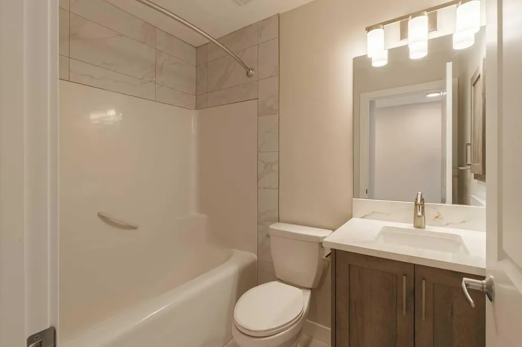 206 Aspen Hills Villas SW Calgary AB t3h 0H8