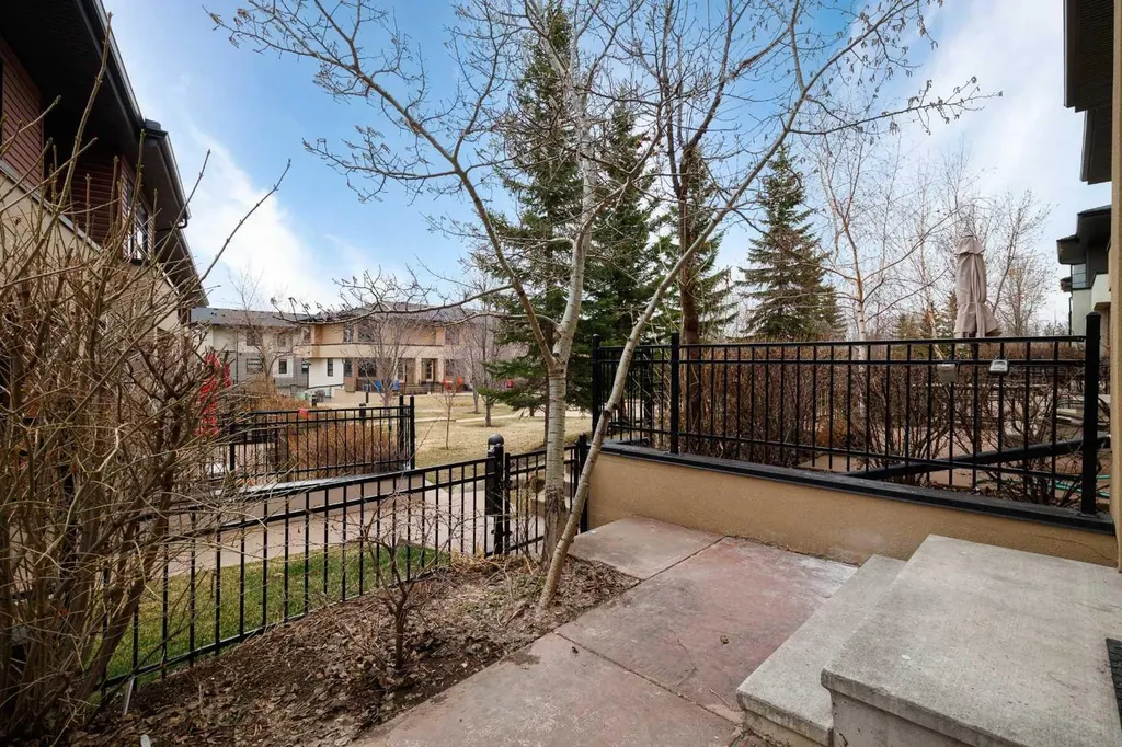 206 Aspen Hills Villas SW Calgary AB t3h 0H8
