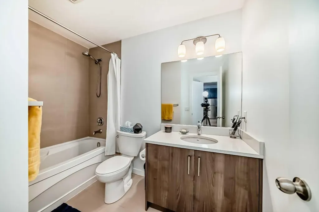 2308 Centre Street NE Calgary AB T2E 2T7