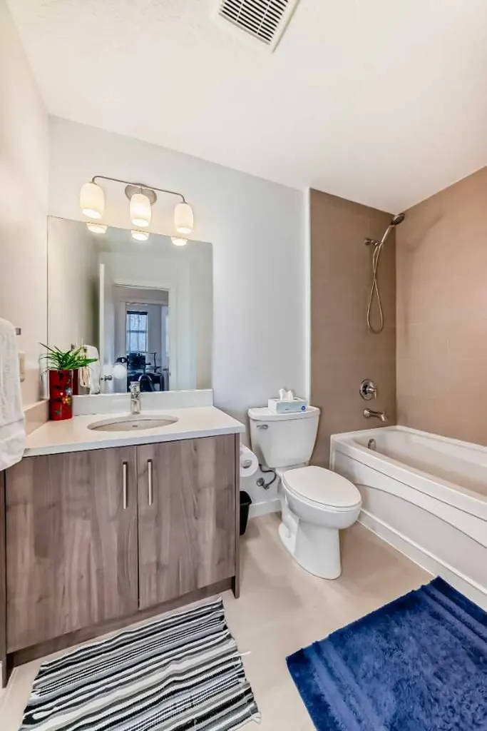 2308 Centre Street NE Calgary AB T2E 2T7