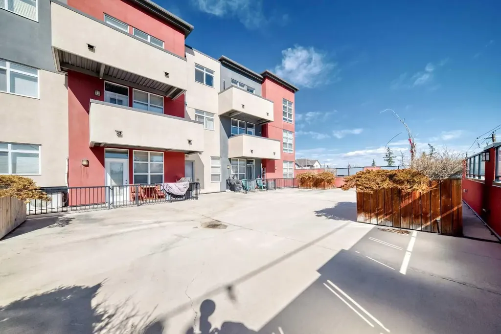 2308 Centre Street NE Calgary AB T2E 2T7
