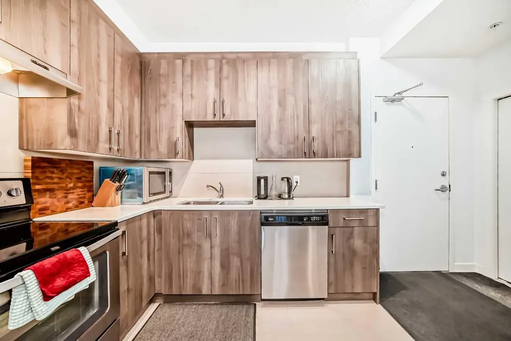 2308 Centre Street NE Calgary AB T2E 2T7