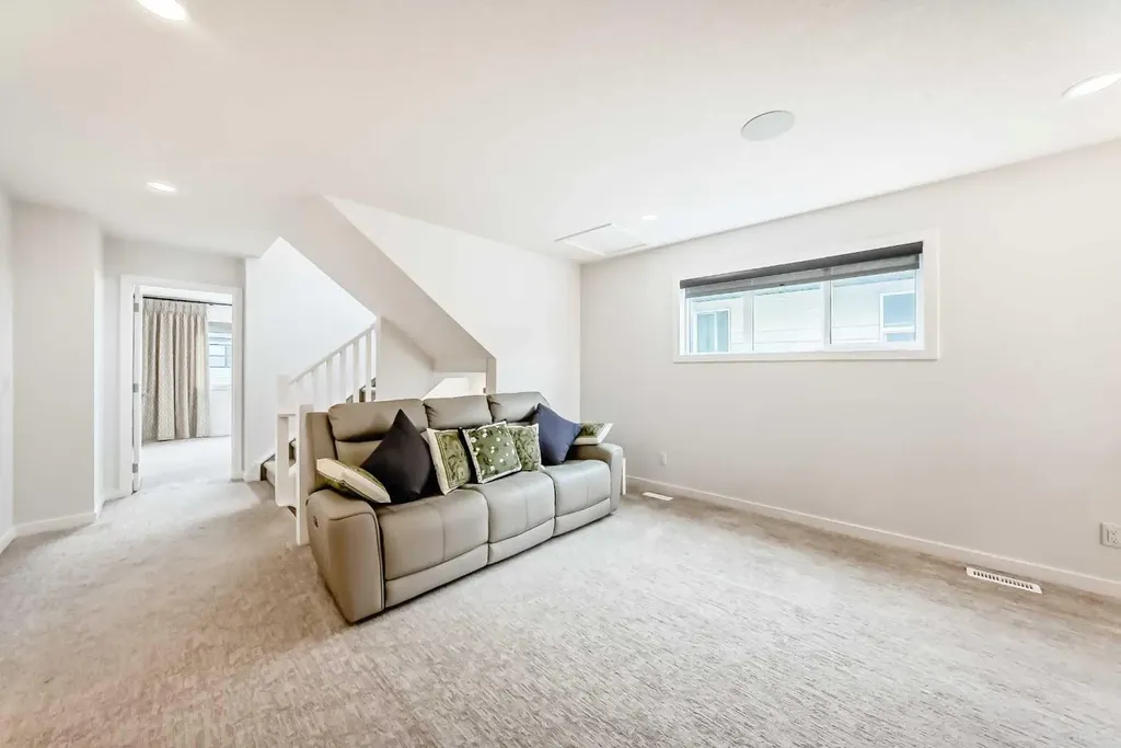 164 Magnolia Terrace SE Calgary AB T3M 3N2