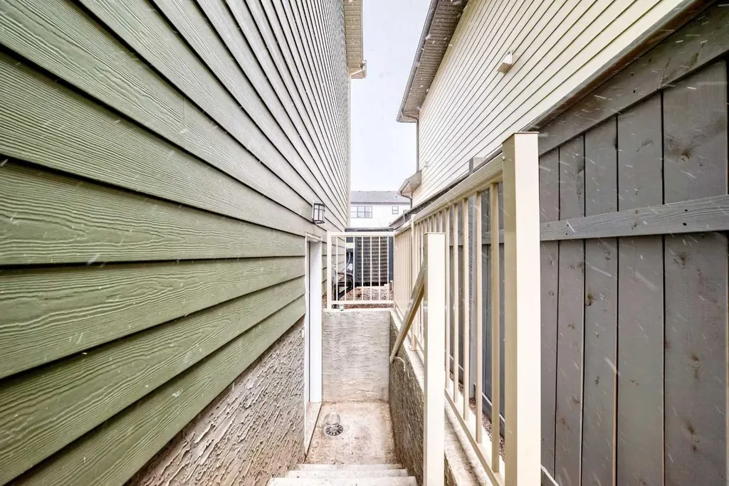 164 Magnolia Terrace SE Calgary AB T3M 3N2