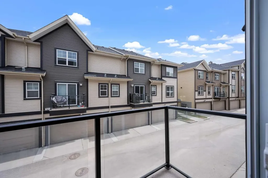 211 Mckenzie Towne Square SE Calgary AB T2Z 1E2