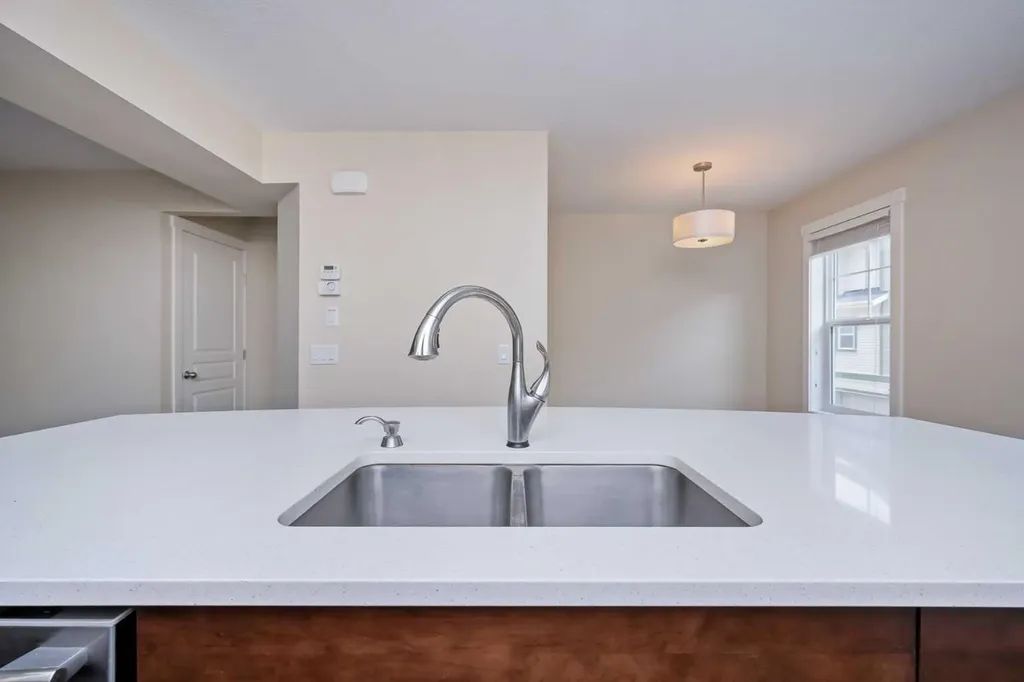 211 Mckenzie Towne Square SE Calgary AB T2Z 1E2