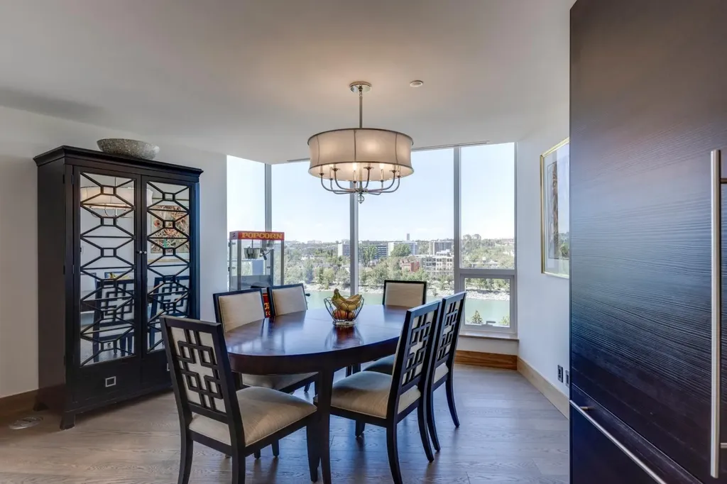 738 1 Avenue SW Calgary AB T2P 5G8