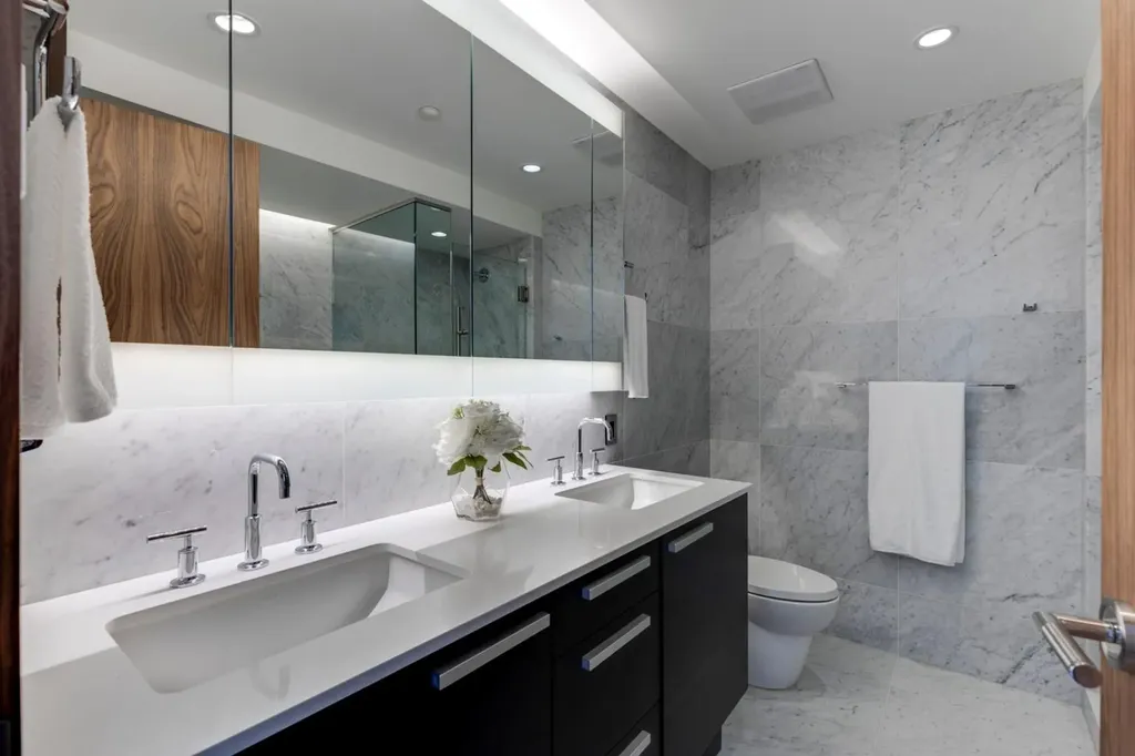 738 1 Avenue SW Calgary AB T2P 5G8