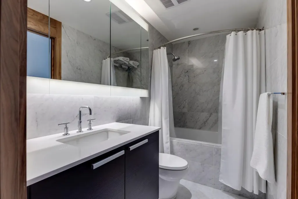 738 1 Avenue SW Calgary AB T2P 5G8