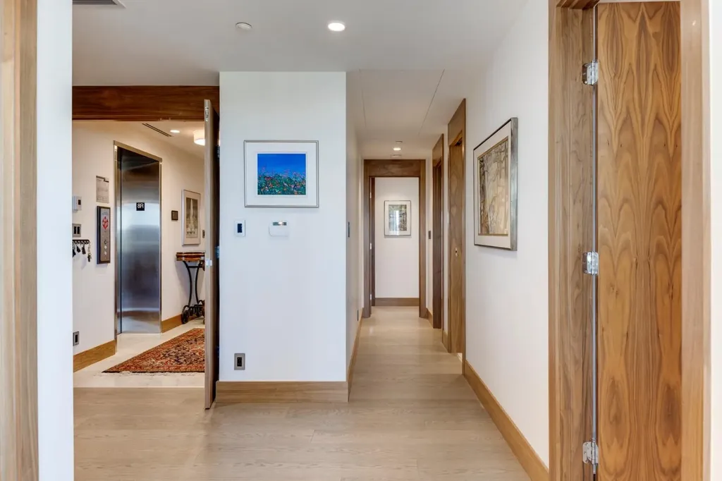 738 1 Avenue SW Calgary AB T2P 5G8