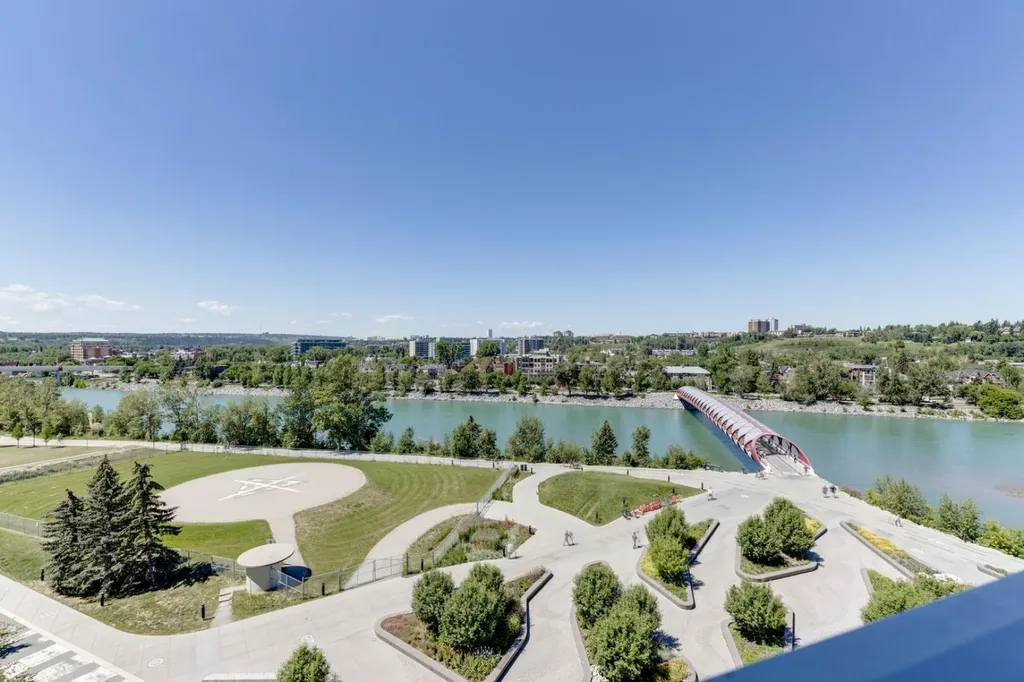 738 1 Avenue SW Calgary AB T2P 5G8