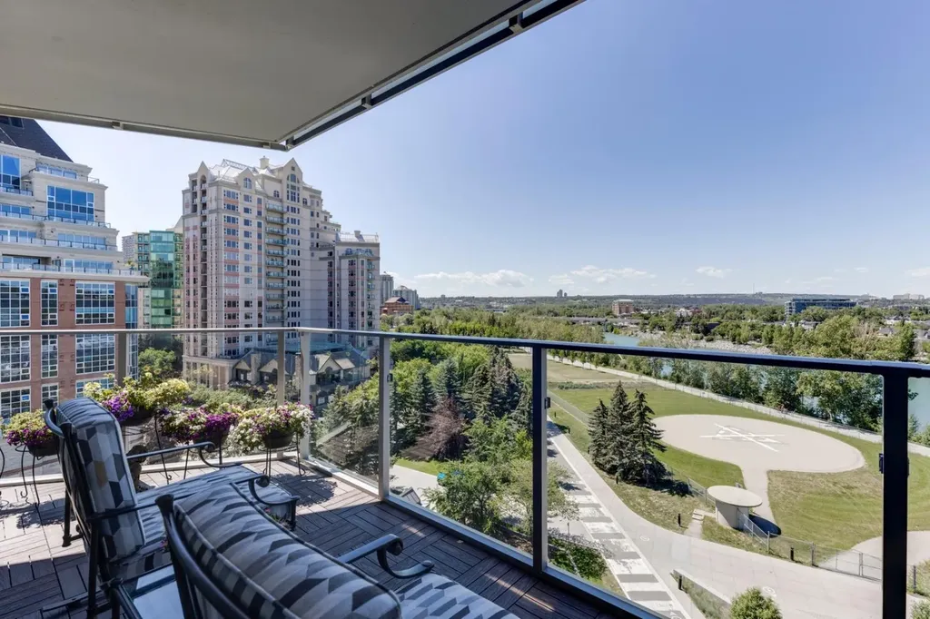738 1 Avenue SW Calgary AB T2P 5G8