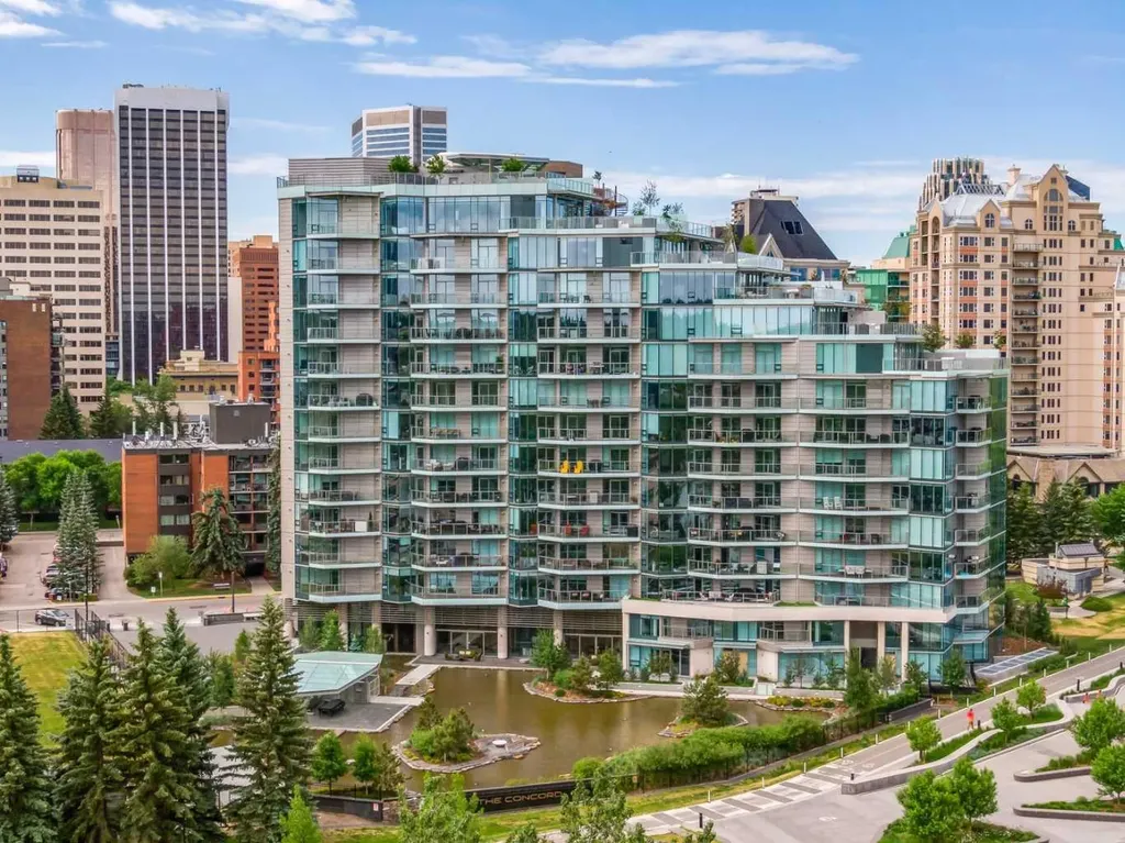 738 1 Avenue SW Calgary AB T2P 5G8