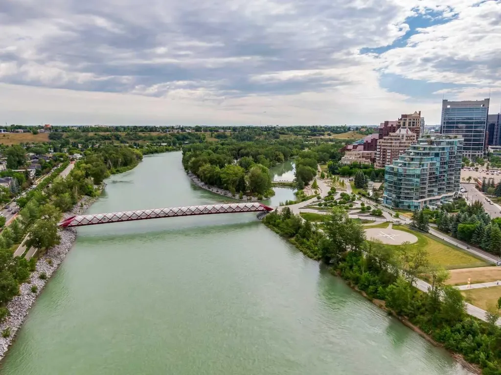 738 1 Avenue SW Calgary AB T2P 5G8