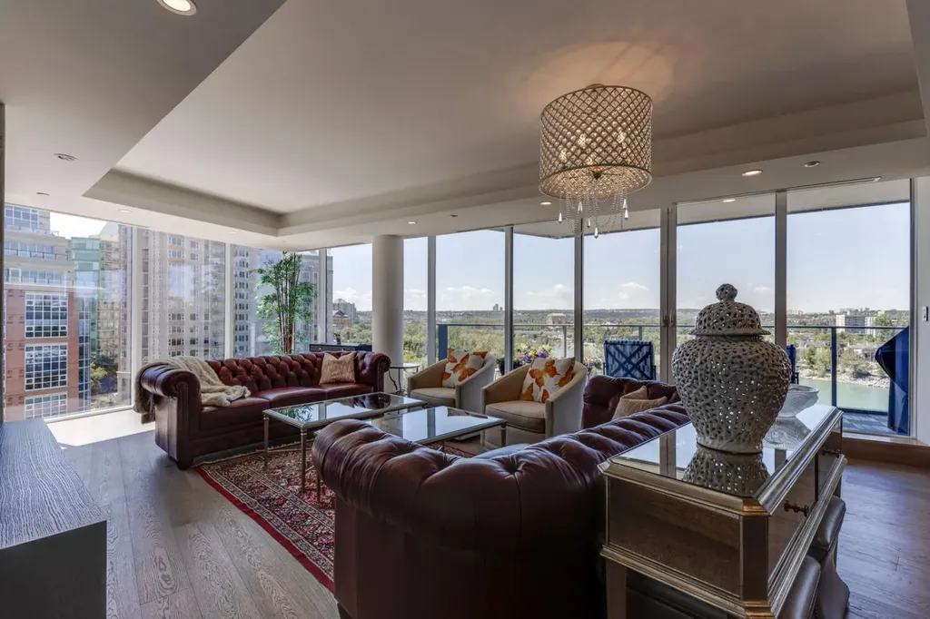 738 1 Avenue SW Calgary AB T2P 5G8