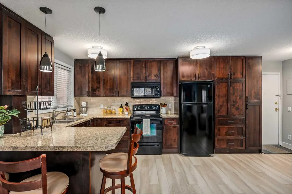 828 4a Street NE Calgary AB T2E3W4