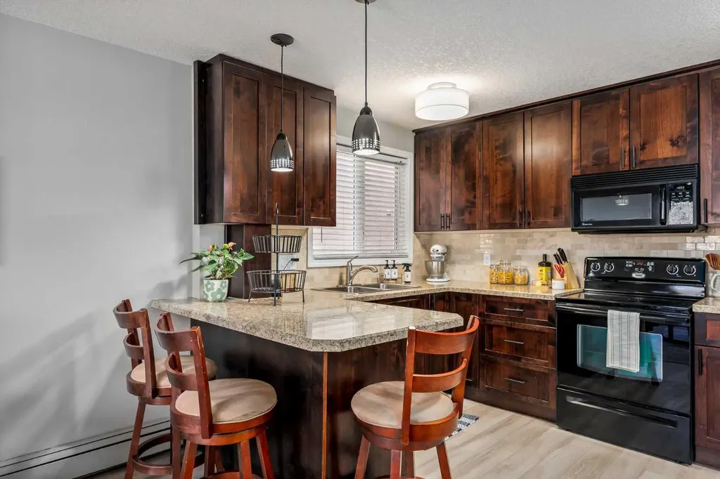 828 4a Street NE Calgary AB T2E3W4