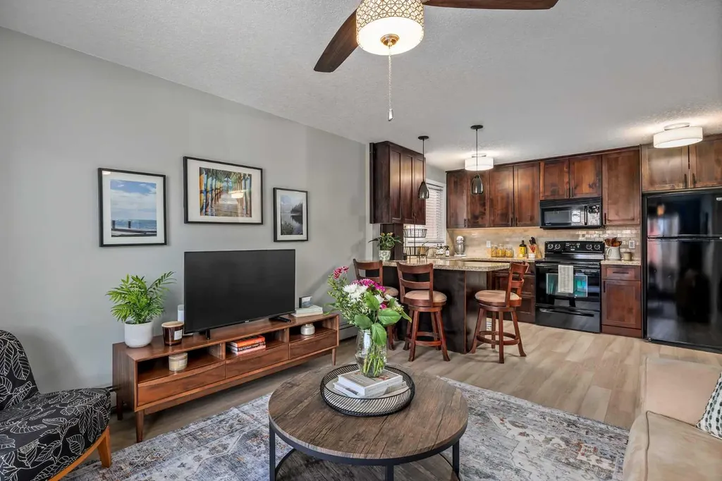 828 4a Street NE Calgary AB T2E3W4