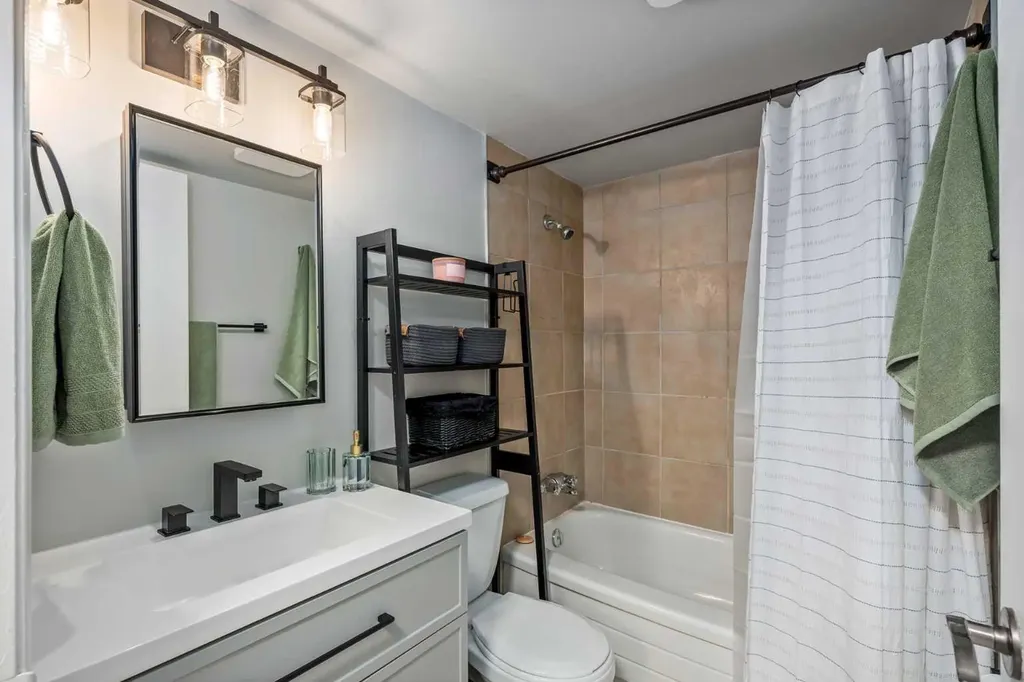 828 4a Street NE Calgary AB T2E3W4