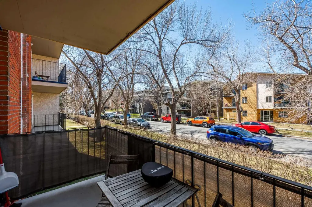 828 4a Street NE Calgary AB T2E3W4