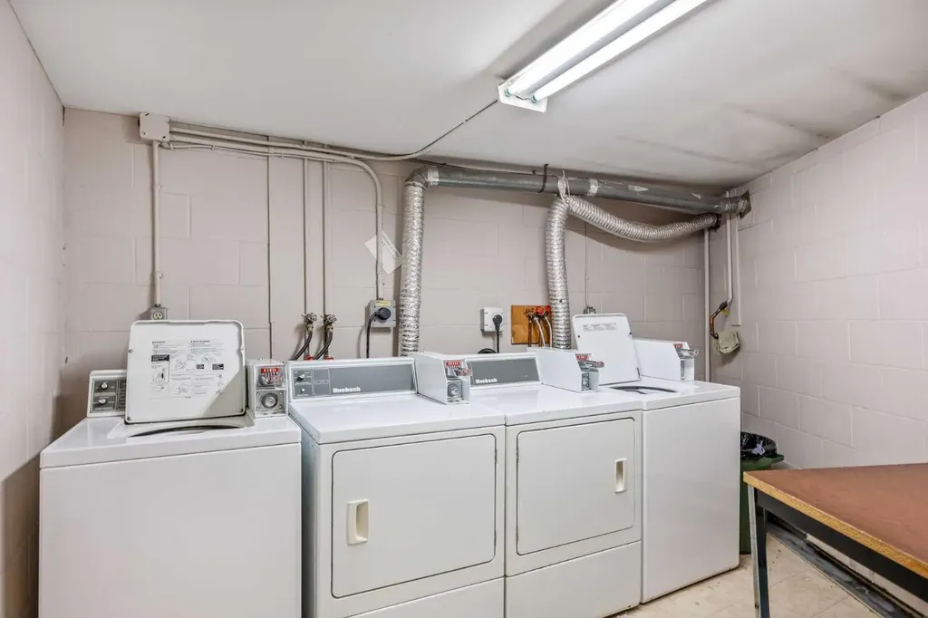 828 4a Street NE Calgary AB T2E3W4