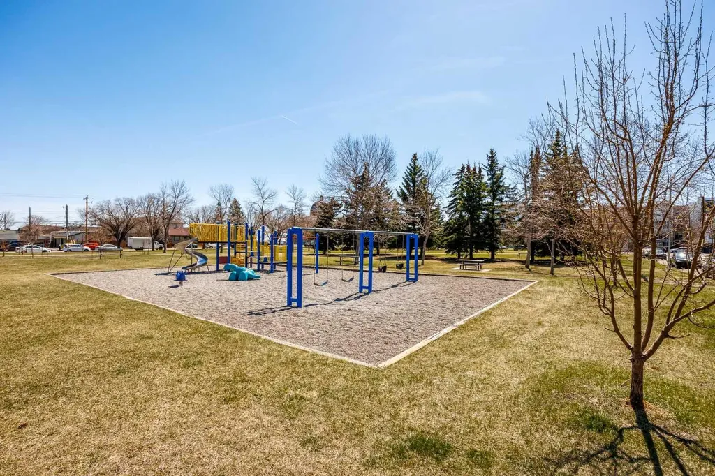 828 4a Street NE Calgary AB T2E3W4