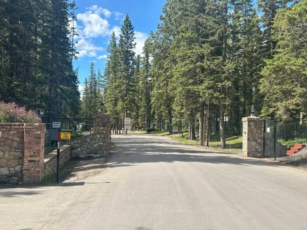 5230 27 Highway Rural Mountain View County AB T0M1X0
