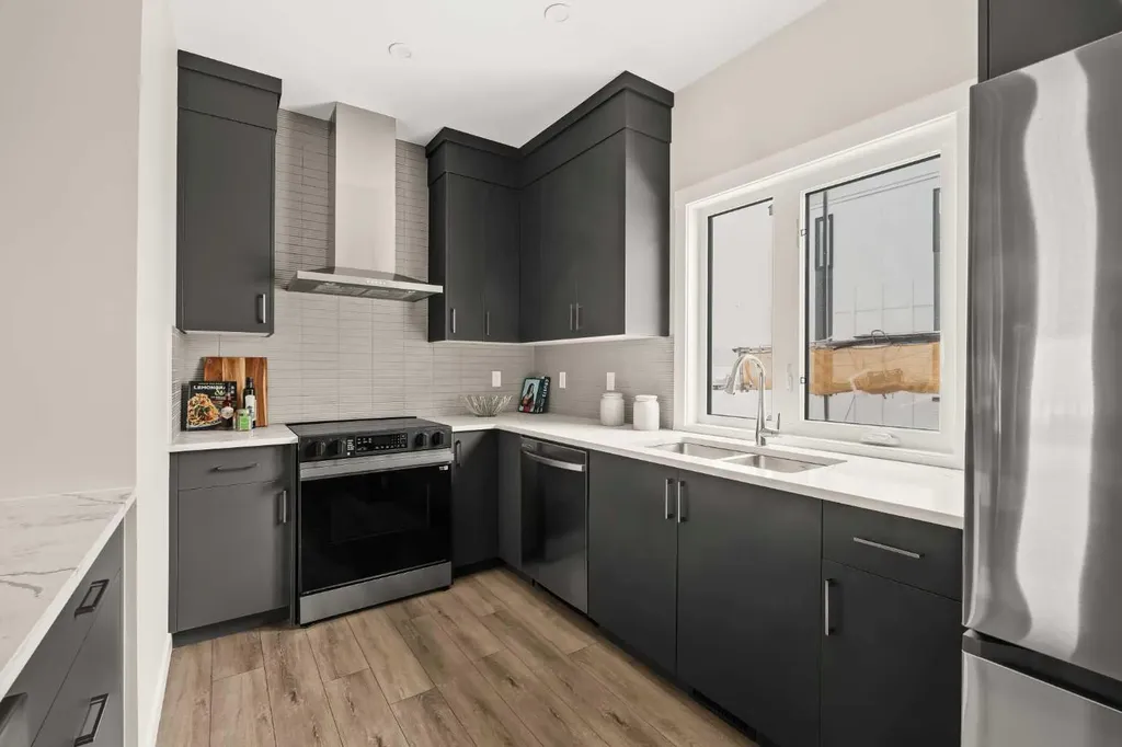26 Rowmont Heath NW Calgary AB T3L 0M2