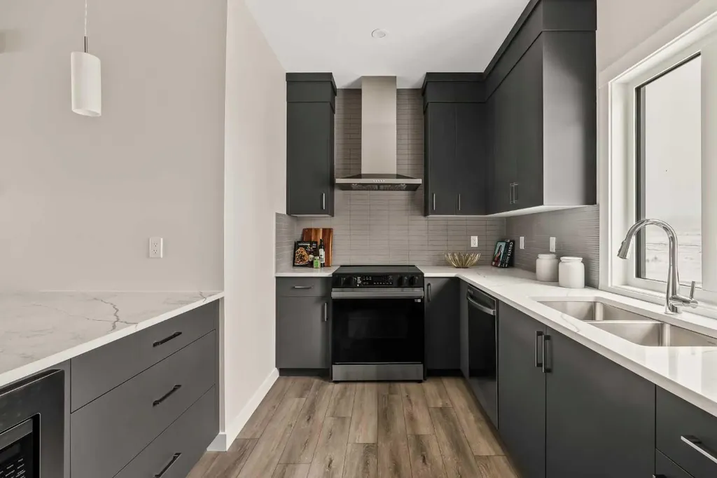 26 Rowmont Heath NW Calgary AB T3L 0M2