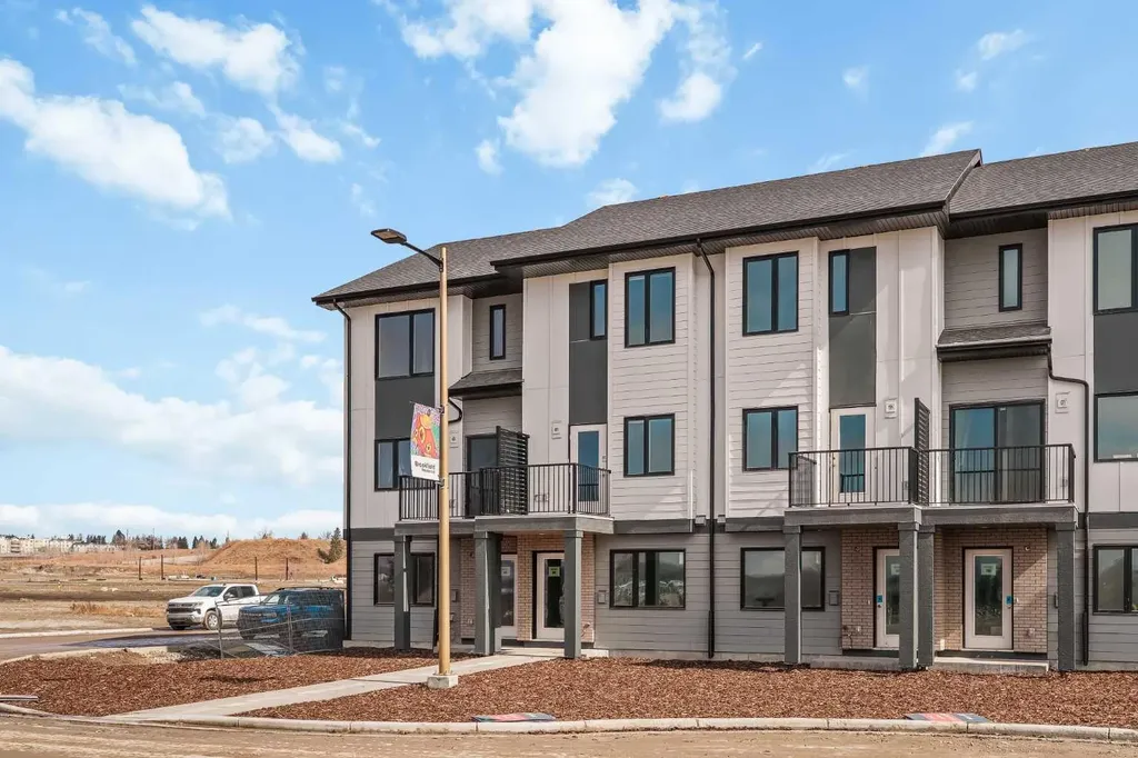 26 Rowmont Heath NW Calgary AB T3L 0M2