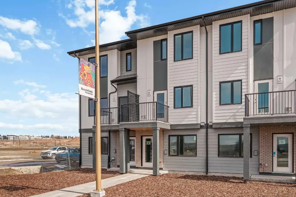 26 Rowmont Heath NW Calgary AB T3L 0M2