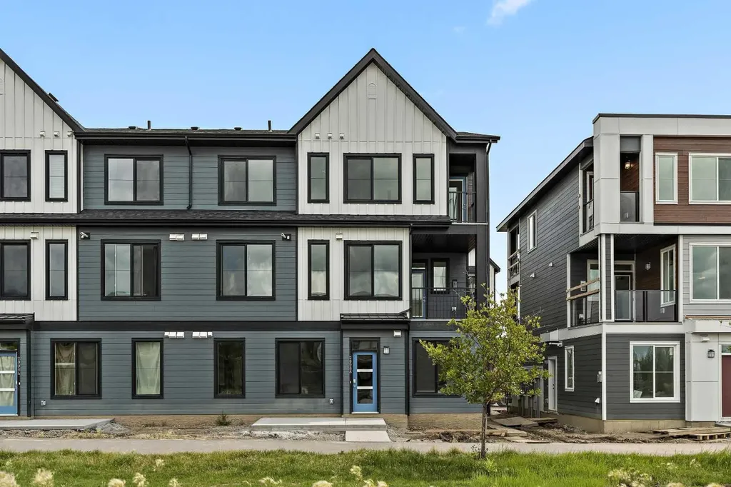 255 Rowmont Boulevard NW Calgary AB T3L 0M2