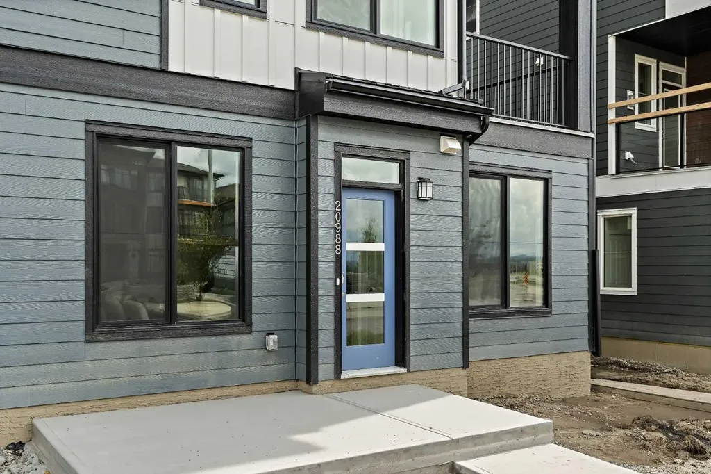 255 Rowmont Boulevard NW Calgary AB T3L 0M2