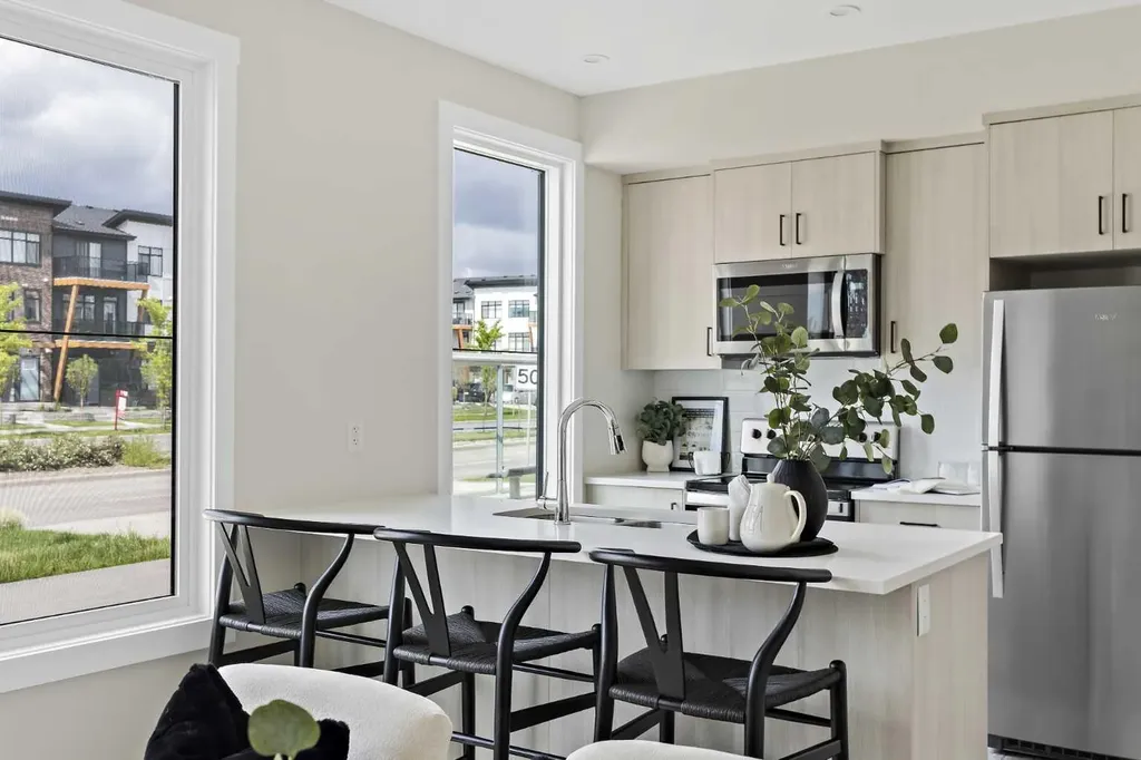 255 Rowmont Boulevard NW Calgary AB T3L 0M2