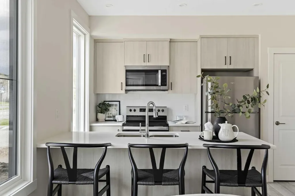 255 Rowmont Boulevard NW Calgary AB T3L 0M2