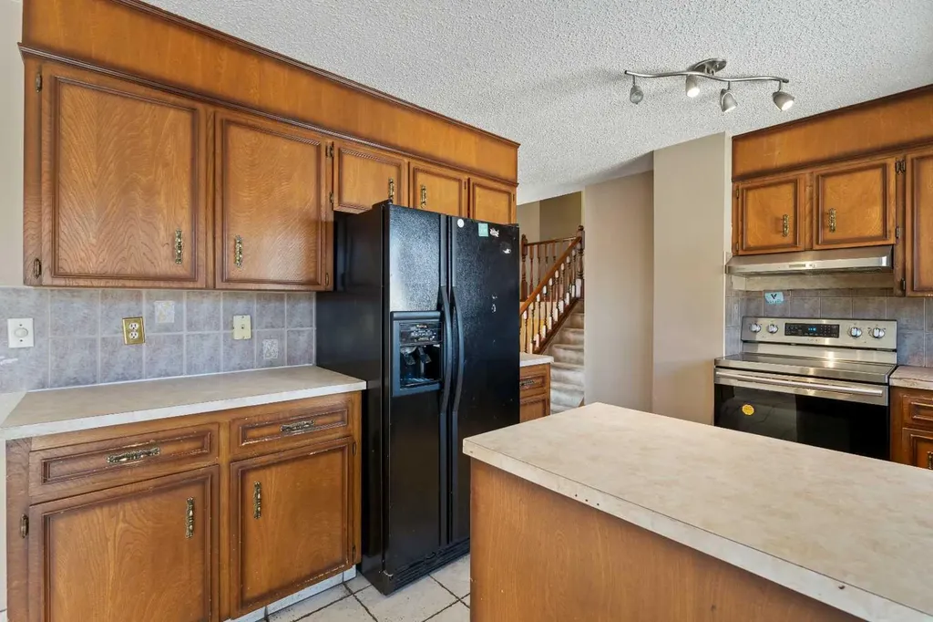7003 Temple Drive NE Calgary AB T1Y 4Z4