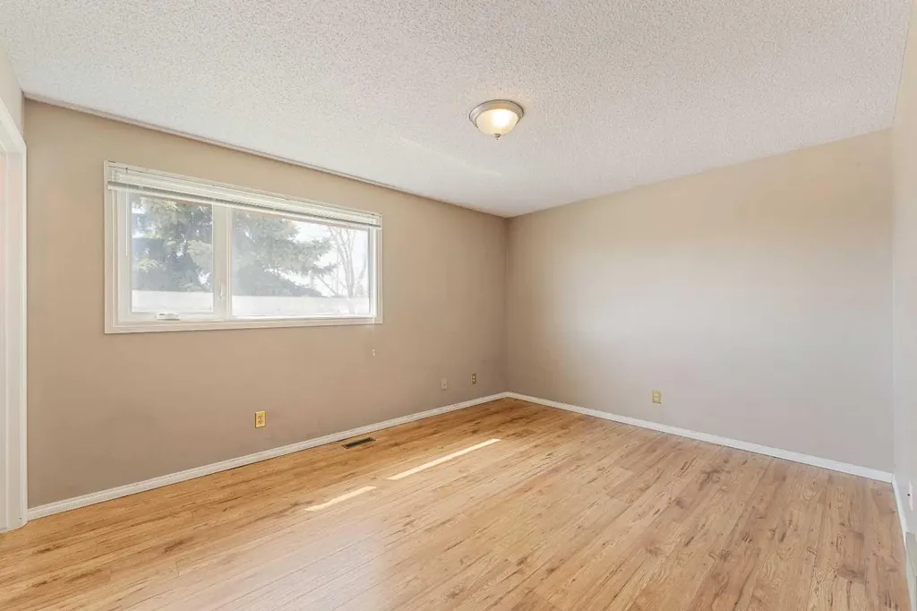 7003 Temple Drive NE Calgary AB T1Y 4Z4