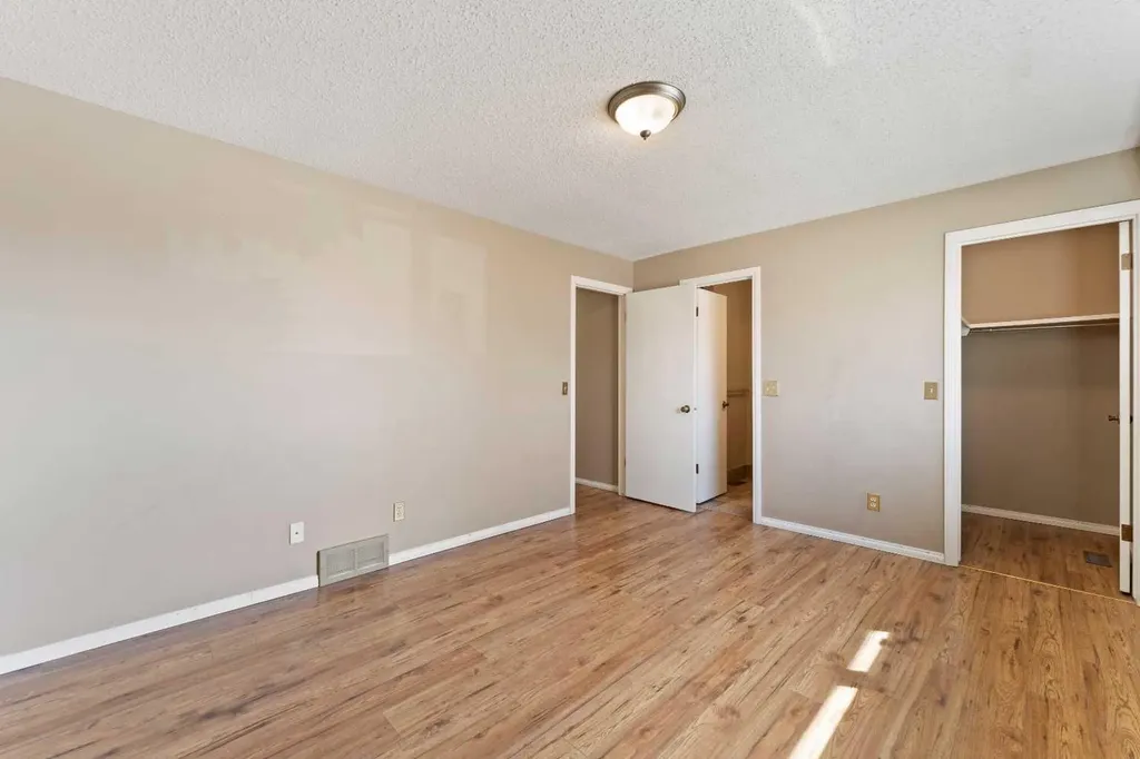 7003 Temple Drive NE Calgary AB T1Y 4Z4