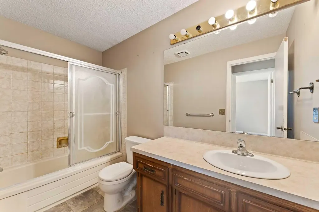 7003 Temple Drive NE Calgary AB T1Y 4Z4