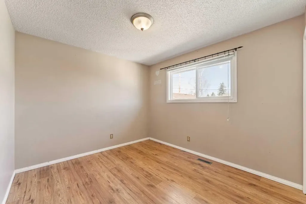 7003 Temple Drive NE Calgary AB T1Y 4Z4