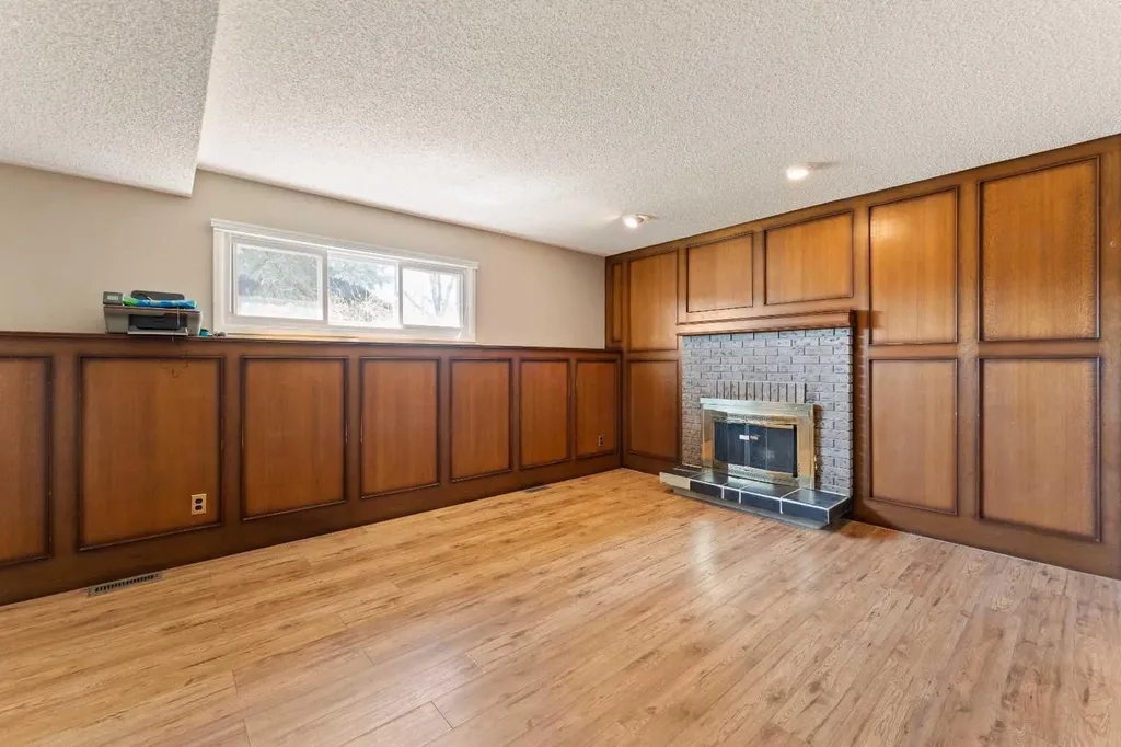 7003 Temple Drive NE Calgary AB T1Y 4Z4