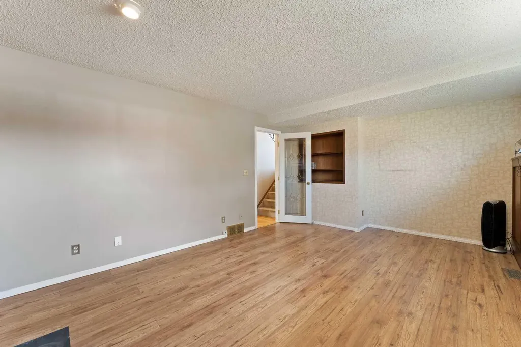 7003 Temple Drive NE Calgary AB T1Y 4Z4