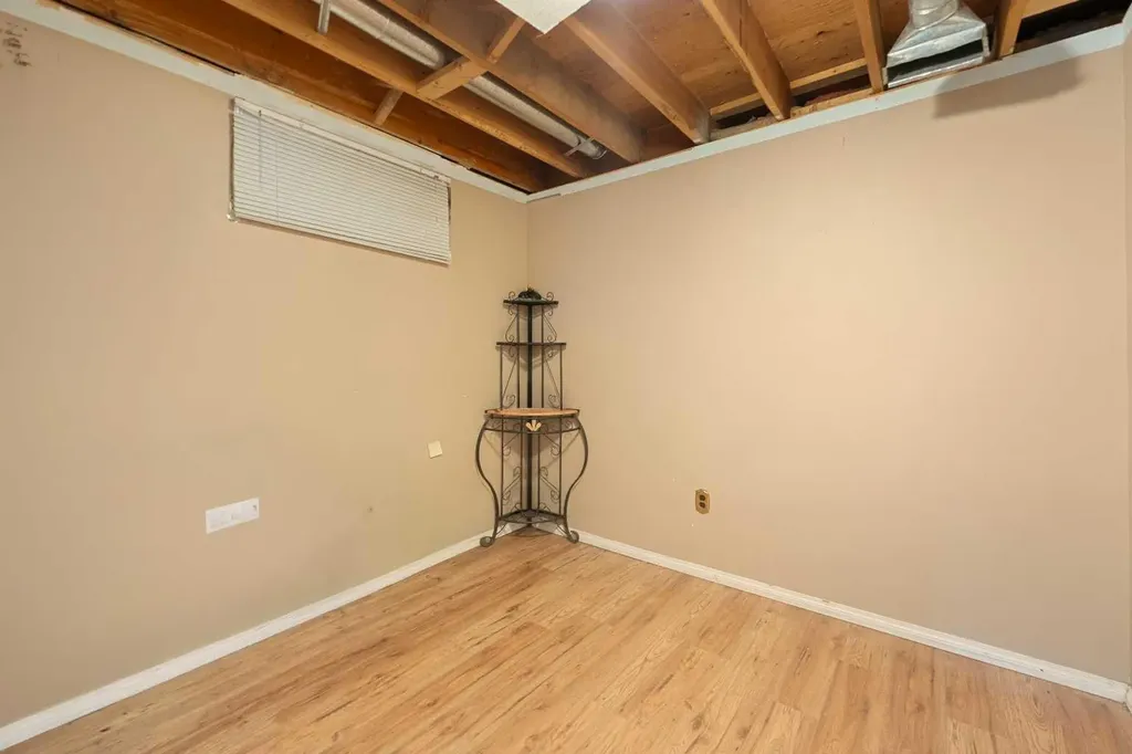7003 Temple Drive NE Calgary AB T1Y 4Z4