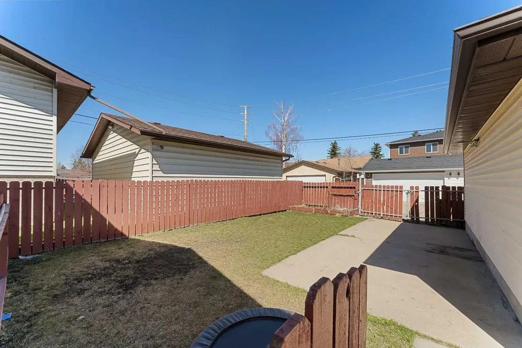 7003 Temple Drive NE Calgary AB T1Y 4Z4
