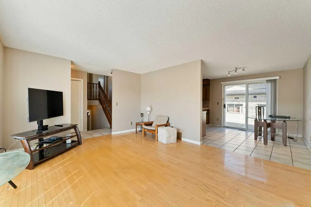 7003 Temple Drive NE Calgary AB T1Y 4Z4