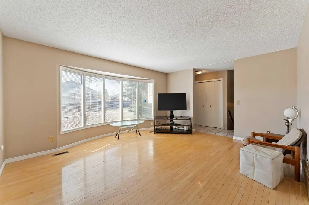 7003 Temple Drive NE Calgary AB T1Y 4Z4
