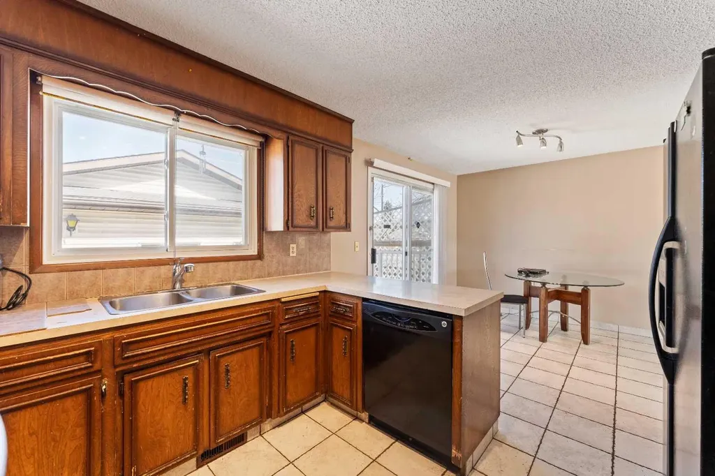 7003 Temple Drive NE Calgary AB T1Y 4Z4