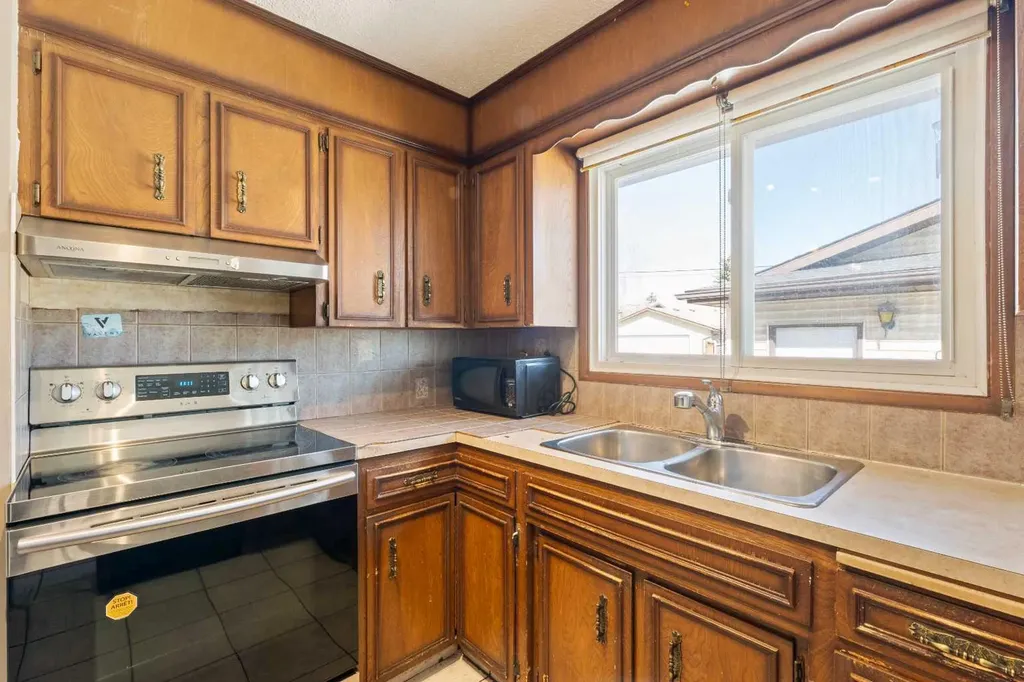 7003 Temple Drive NE Calgary AB T1Y 4Z4